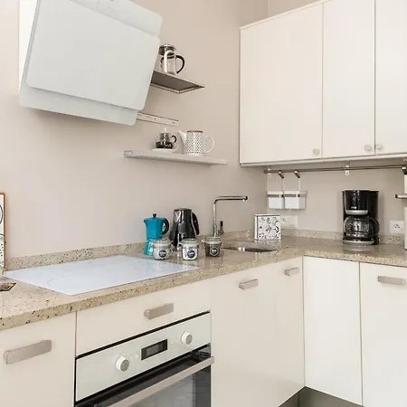 Rent Like - Nowy Swiat 47a *